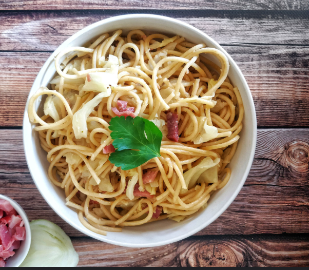Pâtes Carbonara dans une assiette
